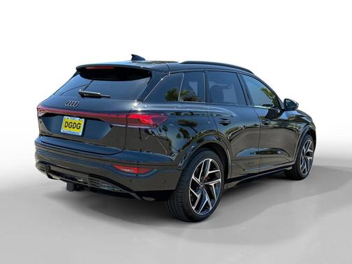 Mythos Black Metallic 2027 Audi SQ6 e-tron Premium Plus