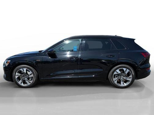 2022 Audi e-tron Premium