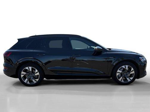 2022 Audi e-tron Premium