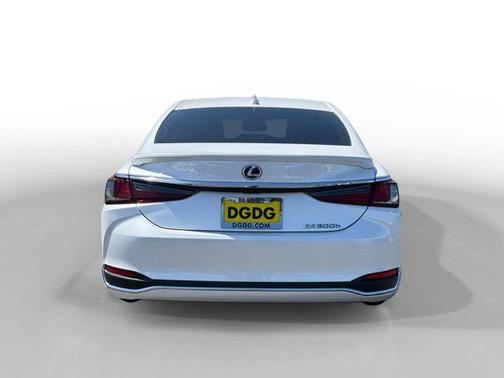 2021 Lexus ES 300h Base