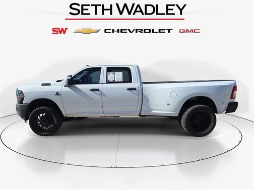 2023 RAM 3500 Tradesman Crew Cab 4x4 8' Box