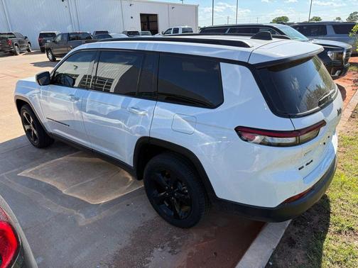 Bright White Clearcoat 2023 Jeep Grand Cherokee L Limited
