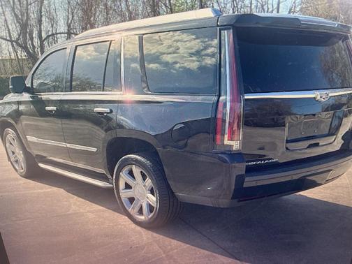 2018 Cadillac Escalade Luxury