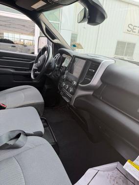 Bright White Clearcoat 2024 RAM 2500 Big Horn Crew Cab 4x4 6'4' Box