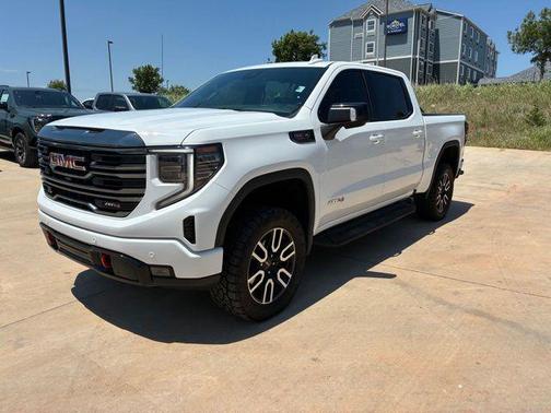 Summit White 2024 GMC Sierra 1500 AT4