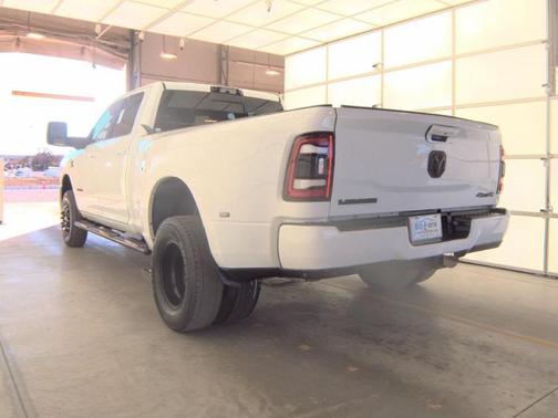 2024 RAM 3500 Laramie Crew Cab 4x4 8' Box