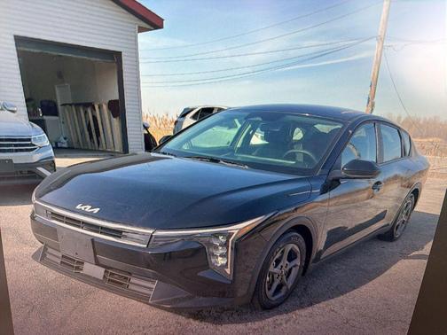 Aurora Black Pearl 2025 Kia K4 LXS