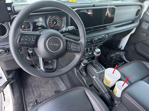 Bright White Clearcoat 2025 Jeep Wrangler Rubicon