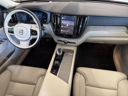 2025 Volvo XC60 B5 Ultra