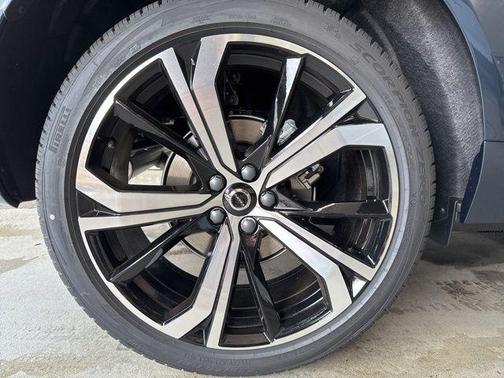 2025 Volvo XC60 B5 Ultra