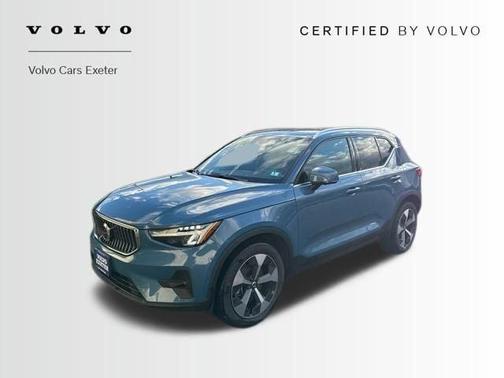 2023 Volvo XC40 B5 Plus Bright Theme