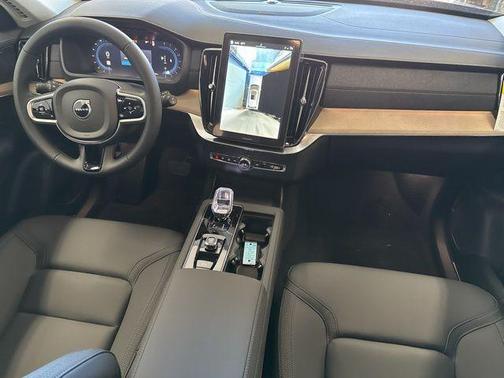 2025 Volvo XC90 B6 Plus 7-Seater