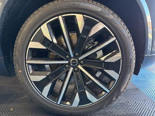 2025 Volvo XC90 B6 Plus 7-Seater