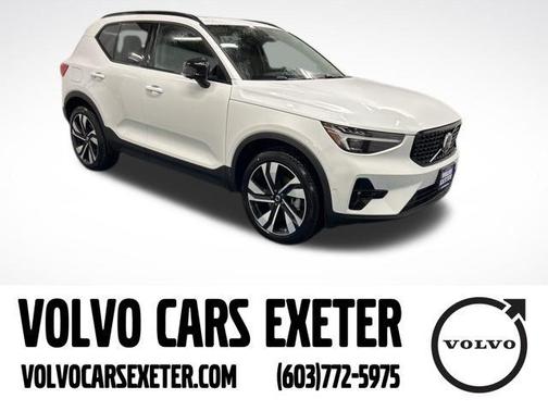 2025 Volvo XC40 B5 Plus Dark Theme