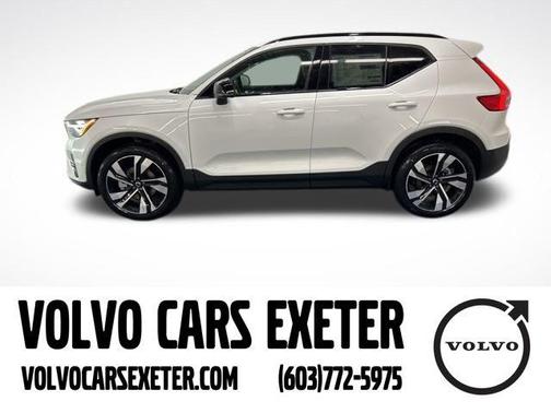 2025 Volvo XC40 B5 Plus Dark Theme