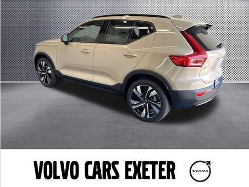 2025 Volvo XC40 B5 Plus Dark Theme