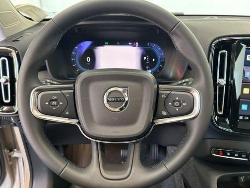 2025 Volvo XC40 B5 Plus Dark Theme