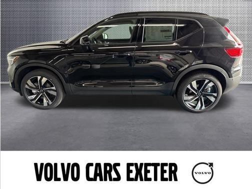 2025 Volvo XC40 B5 Ultra Dark Theme