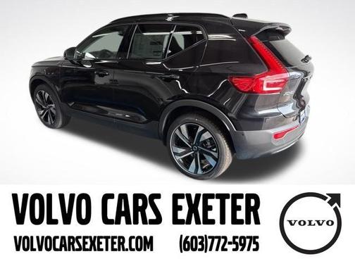 2025 Volvo XC40 B5 Ultra Dark Theme