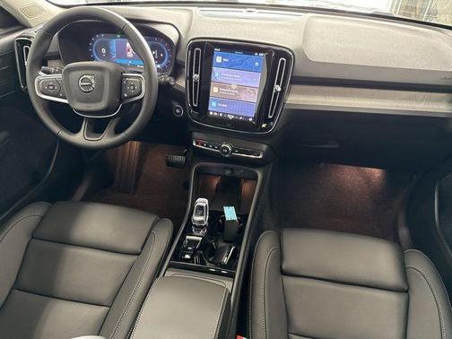 2025 Volvo XC40 B5 Ultra Dark Theme