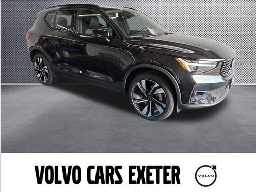 2025 Volvo XC40 B5 Ultra Dark Theme