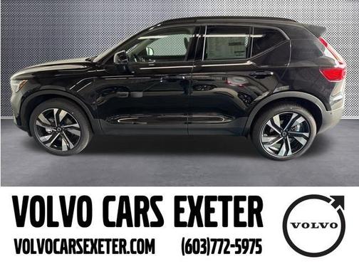 2025 Volvo XC40 B5 Ultra Dark Theme