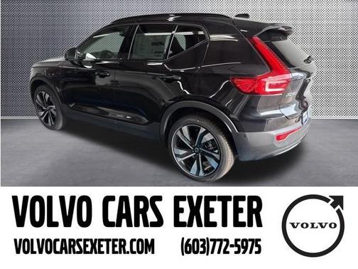 2025 Volvo XC40 B5 Ultra Dark Theme