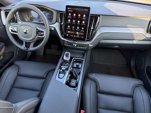 2026 Volvo XC60 B5 Ultra Black Edition