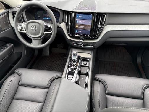 2025 Volvo XC60 Plug-In Hybrid T8 Ultra