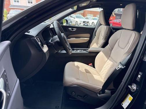 2026 Volvo XC60 T8 PLUS