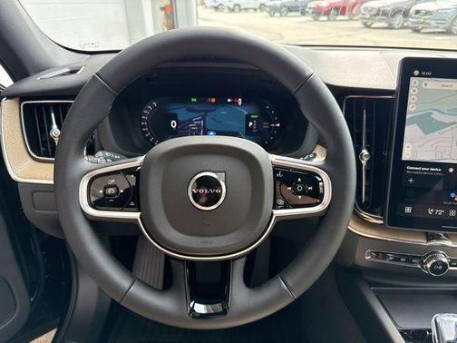 2026 Volvo XC60 T8 PLUS