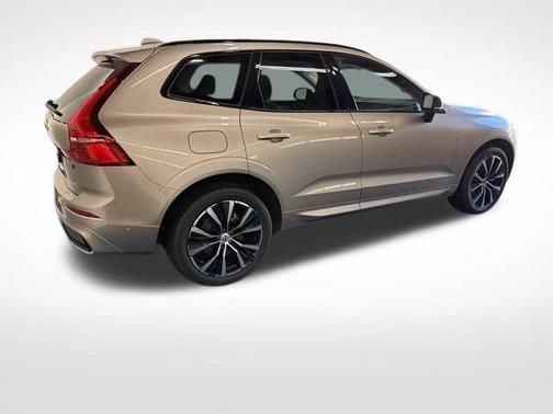 2023 Volvo XC60 B5 Plus Dark Theme