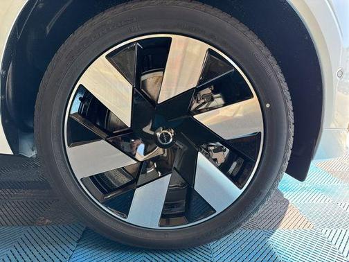 2025 Volvo XC60 Plug-In Hybrid T8 Plus