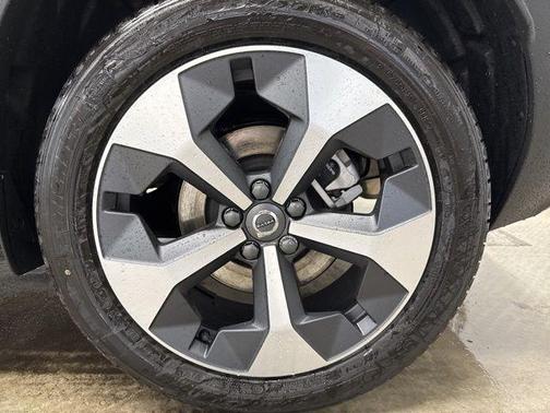 2026 Volvo XC40 B5 Core