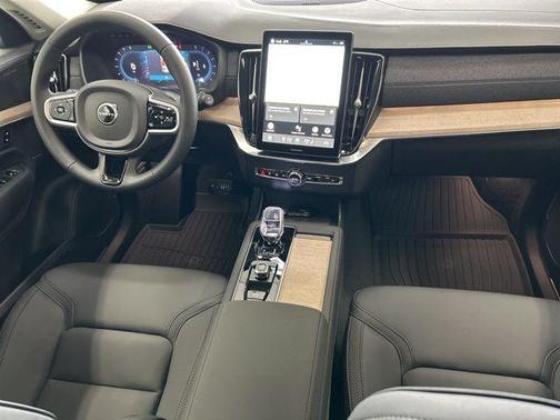 2025 Volvo XC90 B5 Plus 7-Seater