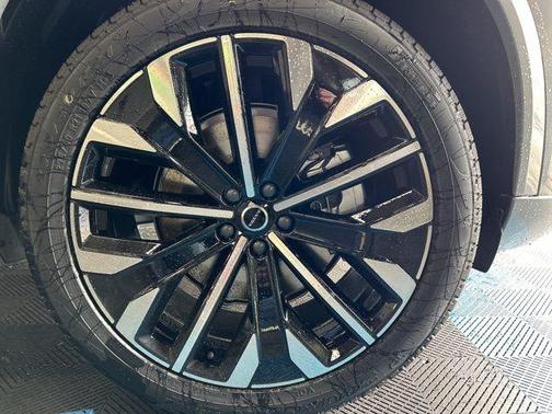 2025 Volvo XC90 B5 Plus 7-Seater