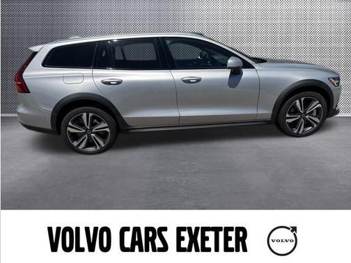 2024 Volvo V60 Cross Country B5 Plus