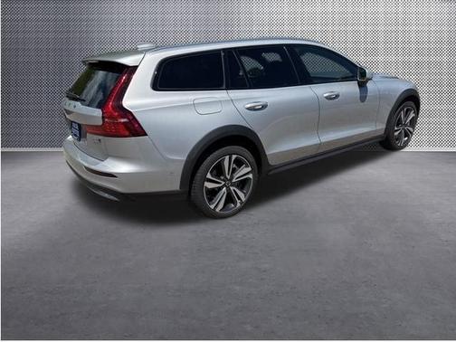 2024 Volvo V60 Cross Country B5 Plus
