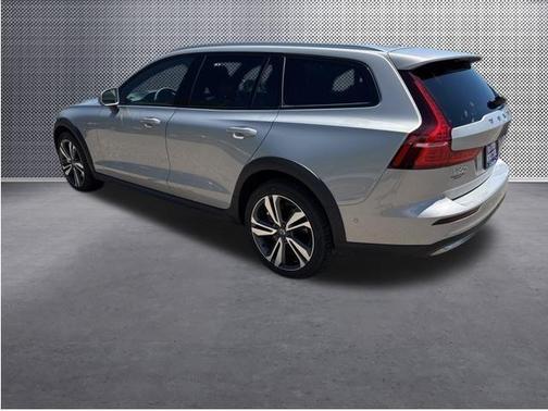 2024 Volvo V60 Cross Country B5 Plus