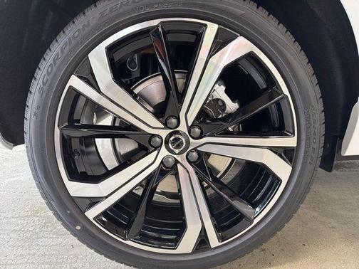 2025 Volvo XC60 Plug-In Hybrid T8 Ultra