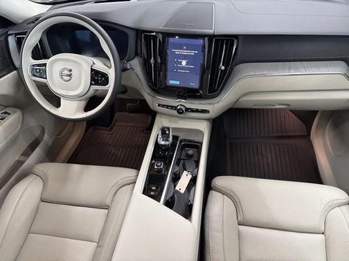 2025 Volvo XC60 Plug-In Hybrid T8 Ultra