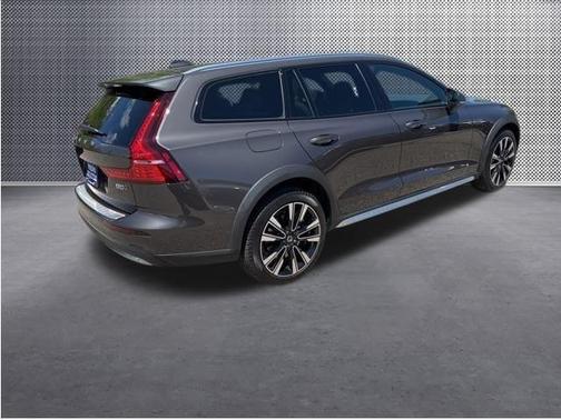 2024 Volvo V60 Cross Country B5 Ultimate