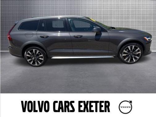 2024 Volvo V60 Cross Country B5 Ultimate