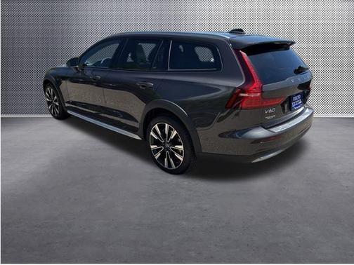 2024 Volvo V60 Cross Country B5 Ultimate