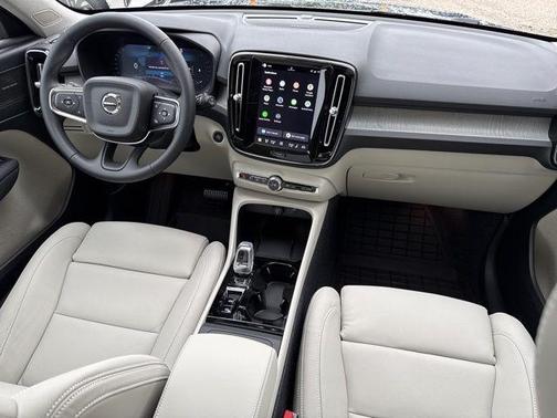 2026 Volvo XC40 B5 Ultra