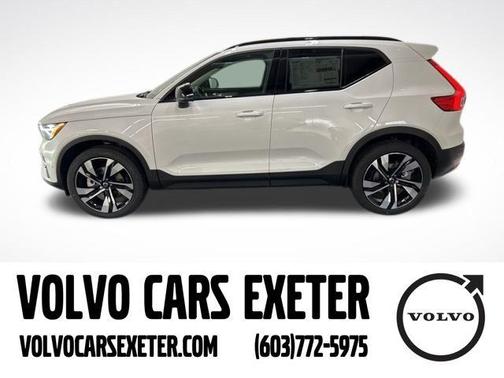 2025 Volvo XC40 B5 Plus Dark Theme