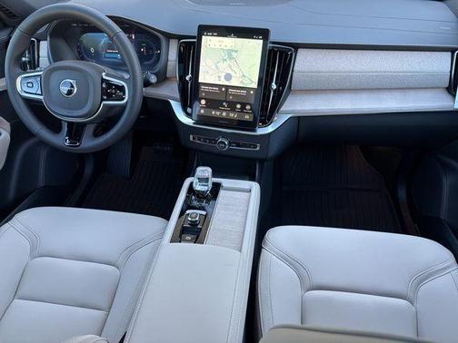 2025 Volvo XC90 Plug-In Hybrid T8 Plus 7-Seater