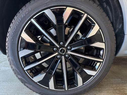 2025 Volvo XC90 Plug-In Hybrid T8 Plus 7-Seater
