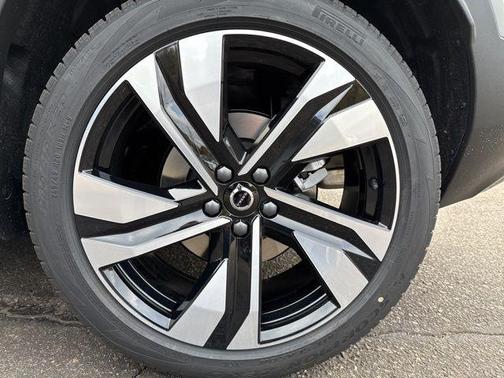 2026 Volvo XC40 B5 Ultra