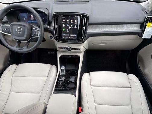 2026 Volvo XC40 B5 Ultra